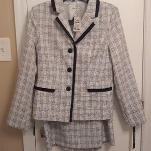 Skirt and jacket suit